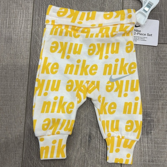 COPY - Nike 2 Piece Set For Newborn New With Tags - Picture 5 of 7
